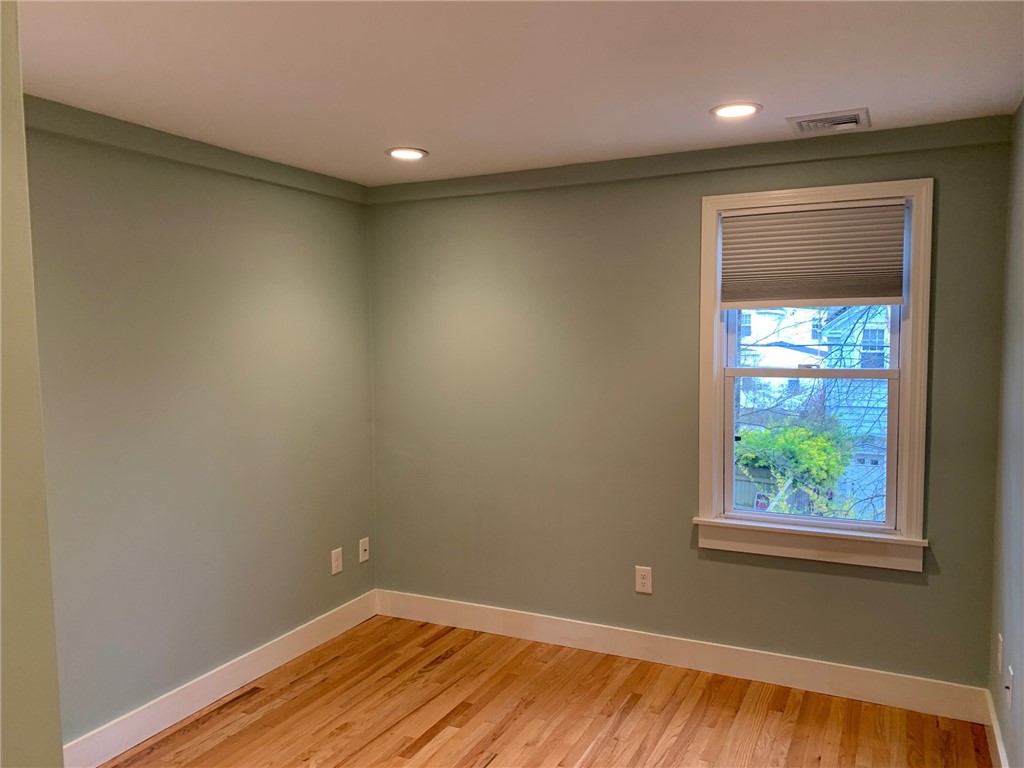 33 Dennison Street, Unit 2 Newport, RI 02840 - Photo 10 of 23