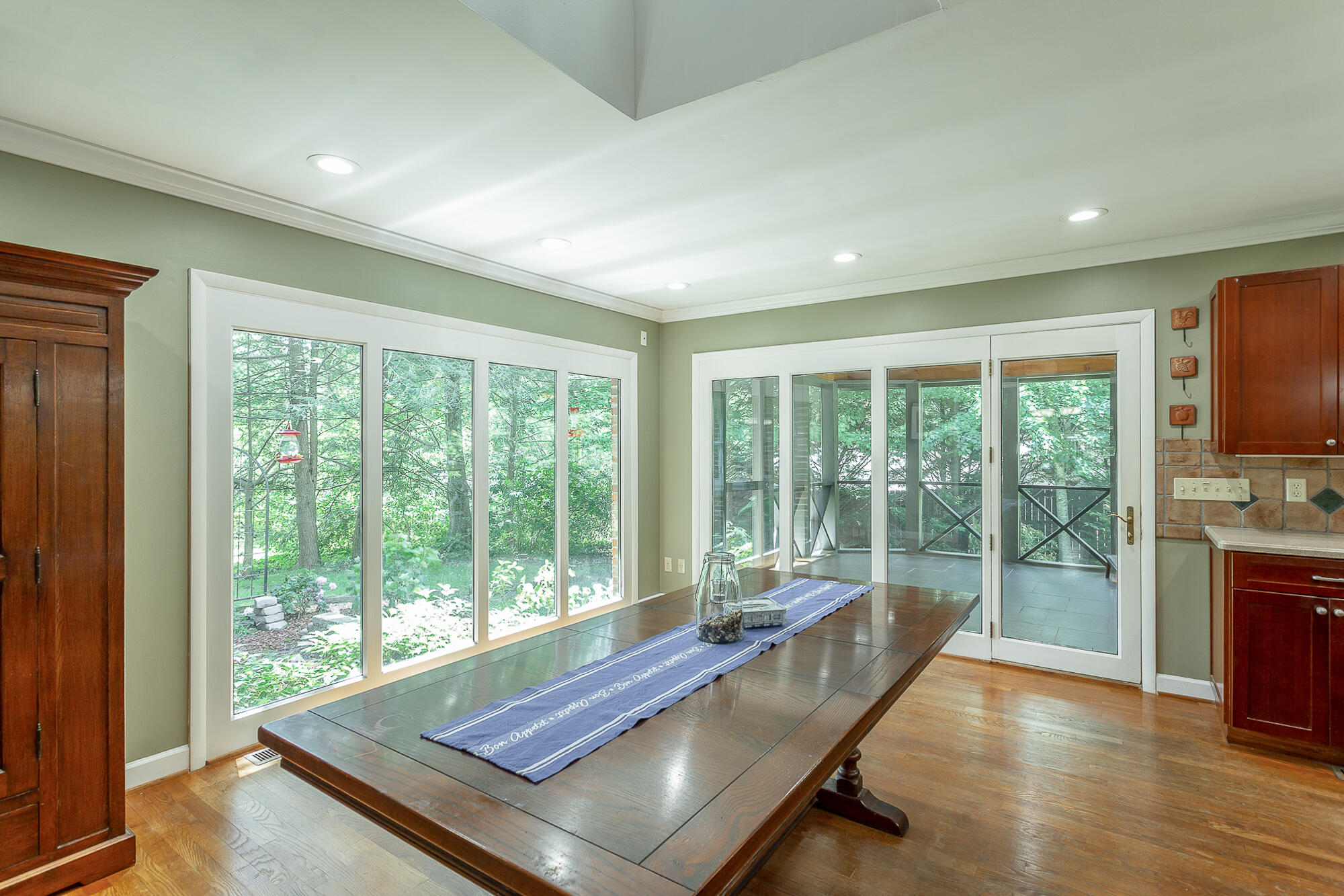 937 Ravine Road Signal Mountain, TN 37377 - Photo 18 of 44 Kitchen Dining