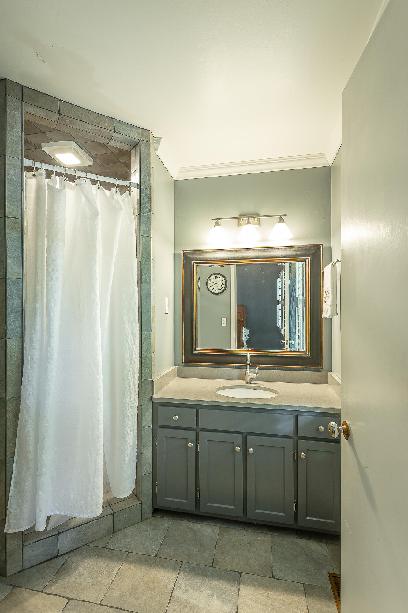 937 Ravine Road Signal Mountain, TN 37377 - Photo 24 of 44 Full Tiled Bath