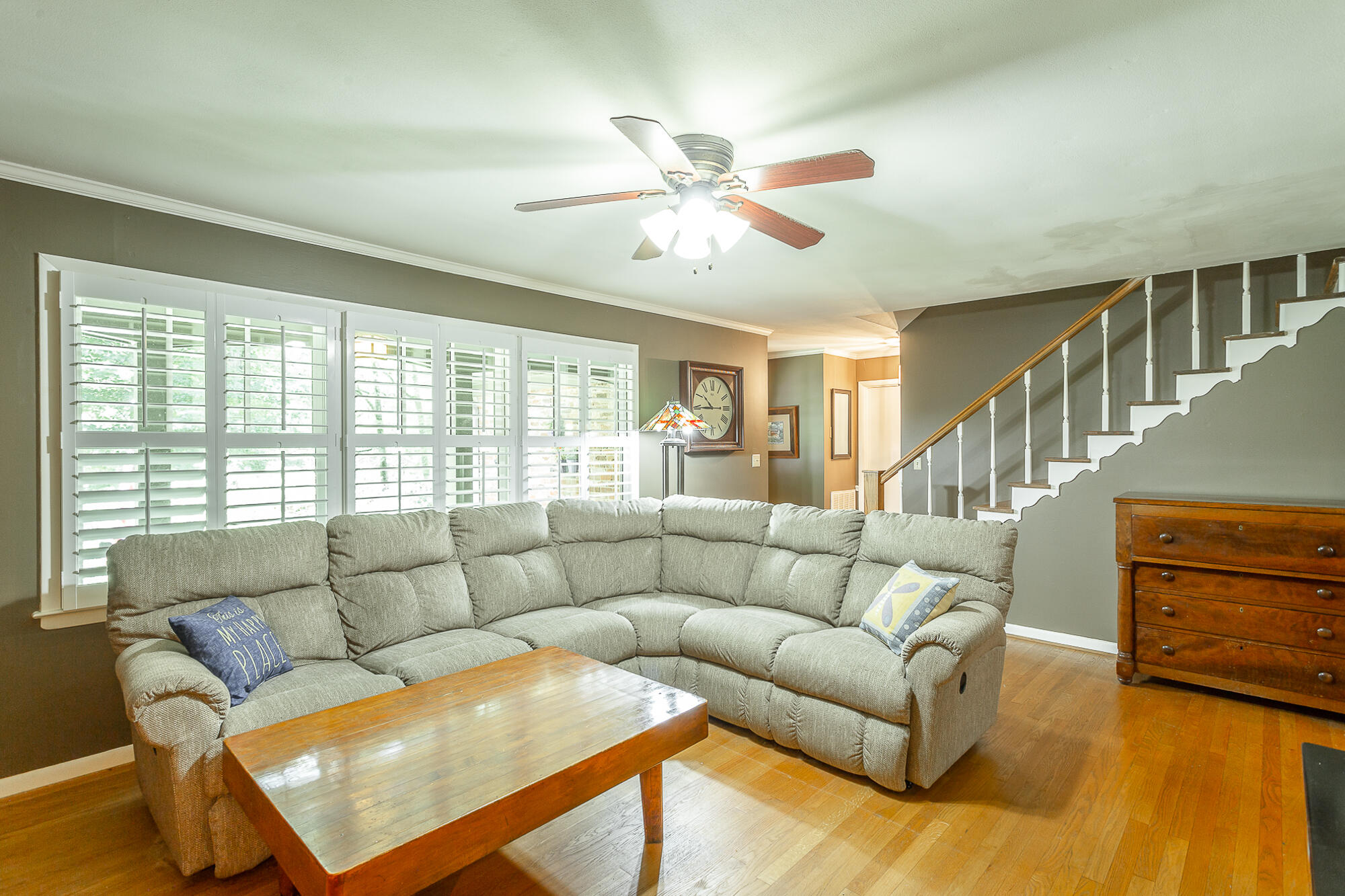 937 Ravine Road Signal Mountain, TN 37377 - Photo 7 of 44 Front Living Room