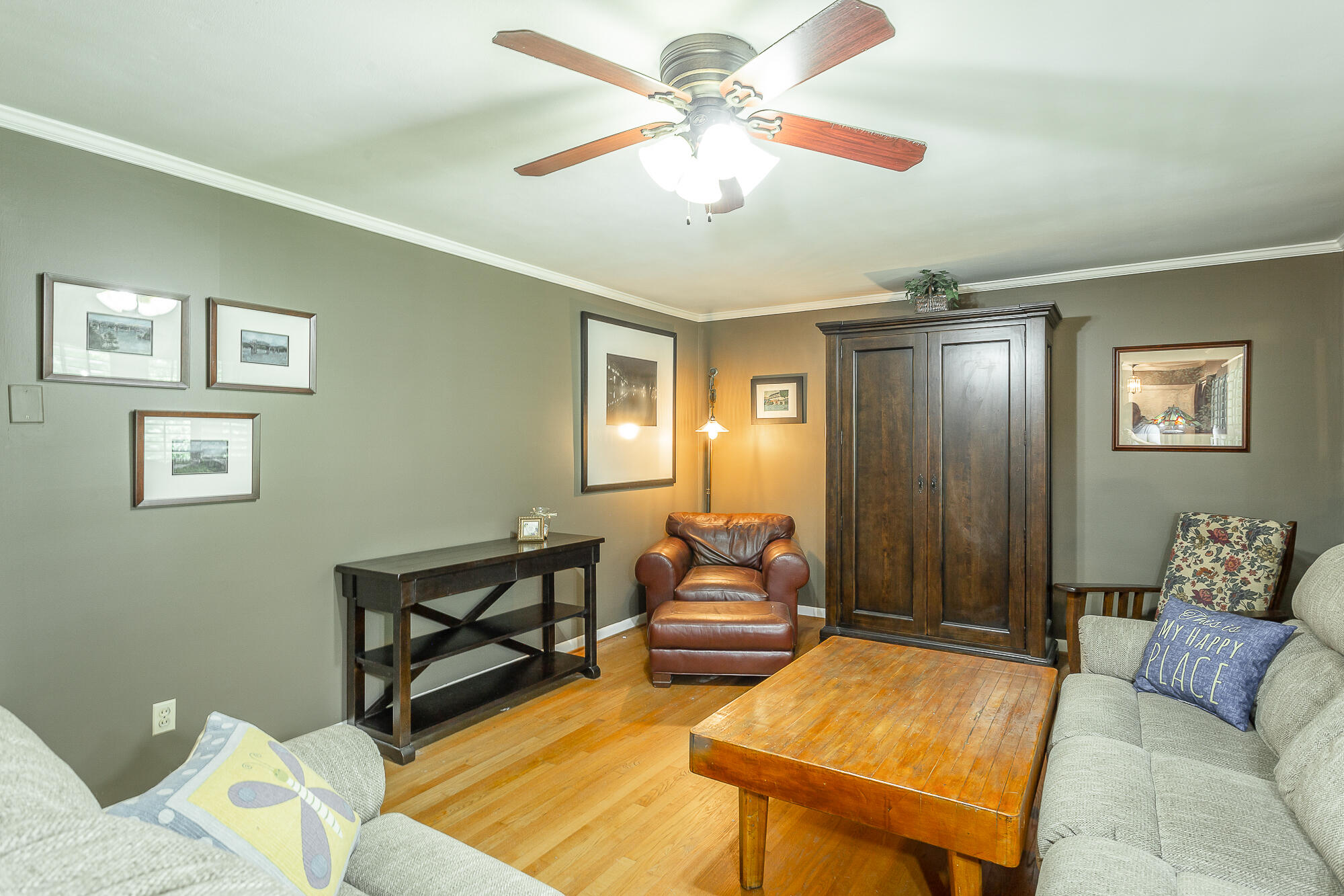 937 Ravine Road Signal Mountain, TN 37377 - Photo 8 of 44 Front Living Room