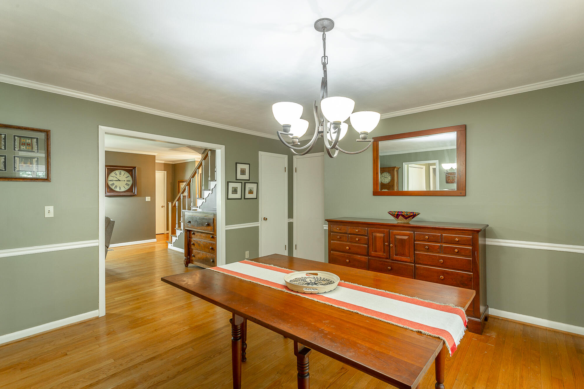 937 Ravine Road Signal Mountain, TN 37377 - Photo 9 of 44 Large Dining