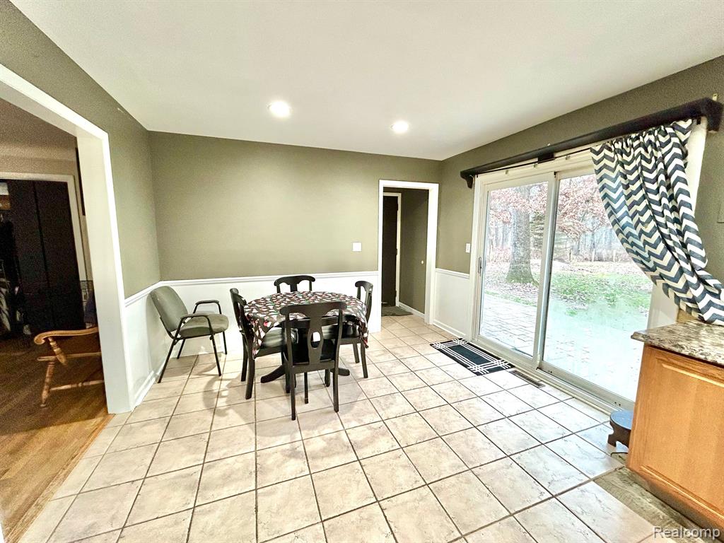 1421 North Hacker Road Howell, MI 48843 - Photo 9 of 19