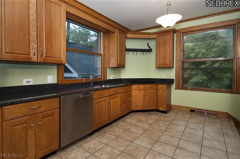 14287 Superior Road Cleveland, OH 44118 - Photo 5 of 25 Gallery Image 5