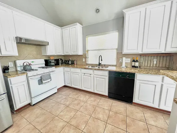 $2,150 | 7427 Parkcross Place, Cypress, TX 77433