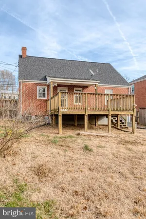 a view of a house with backyard and deck