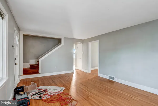 a view of livingroom with furniture