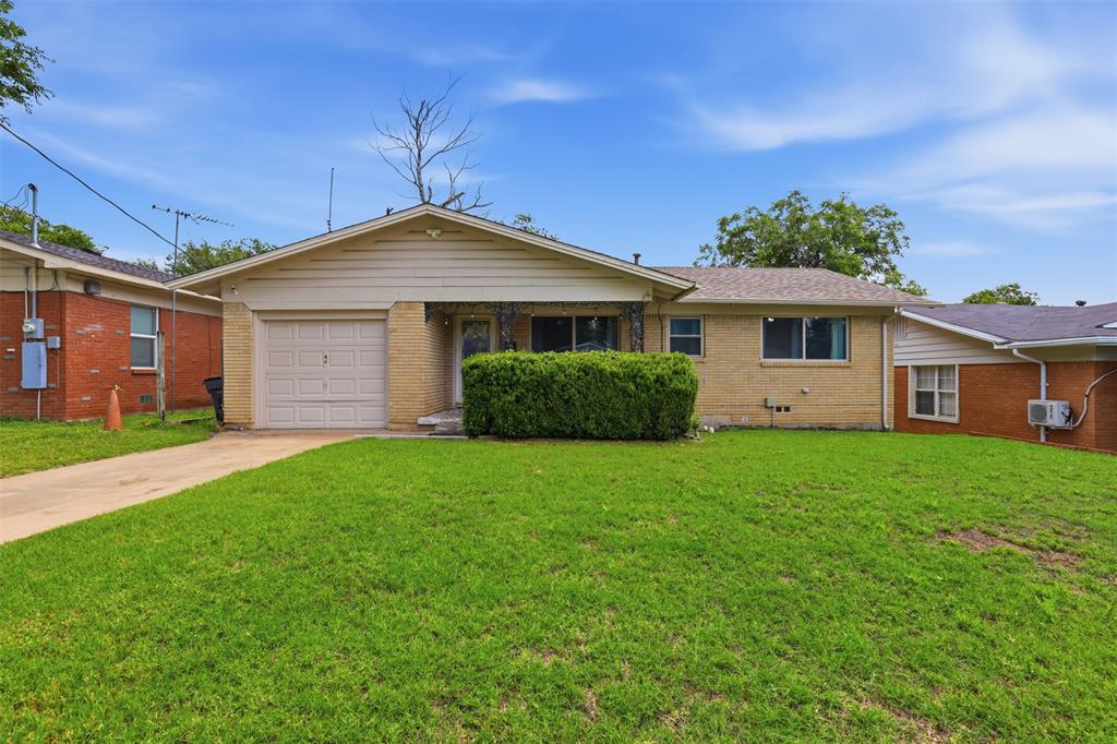 4304 Hodgkins Road Lake Worth, TX 76135 - Photo 5 of 33