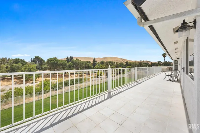 a view of a yard with mountain view