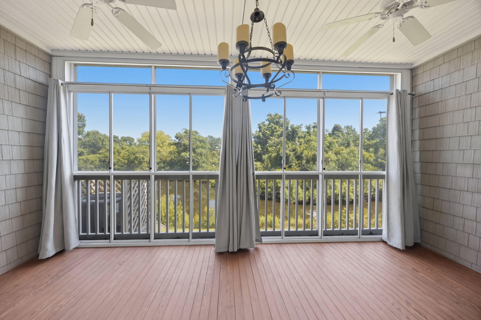 1601 Hopeman Lane Mount Pleasant, SC 29466 - Photo 12 of 43 39-web-or-mls-470A8334