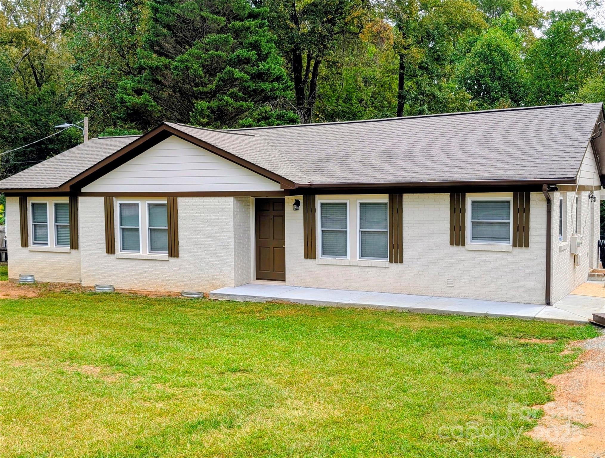 3220 Jonesberry Road Matthews, NC 28105 - Photo 2 of 27 a house that has a big yard in front of it