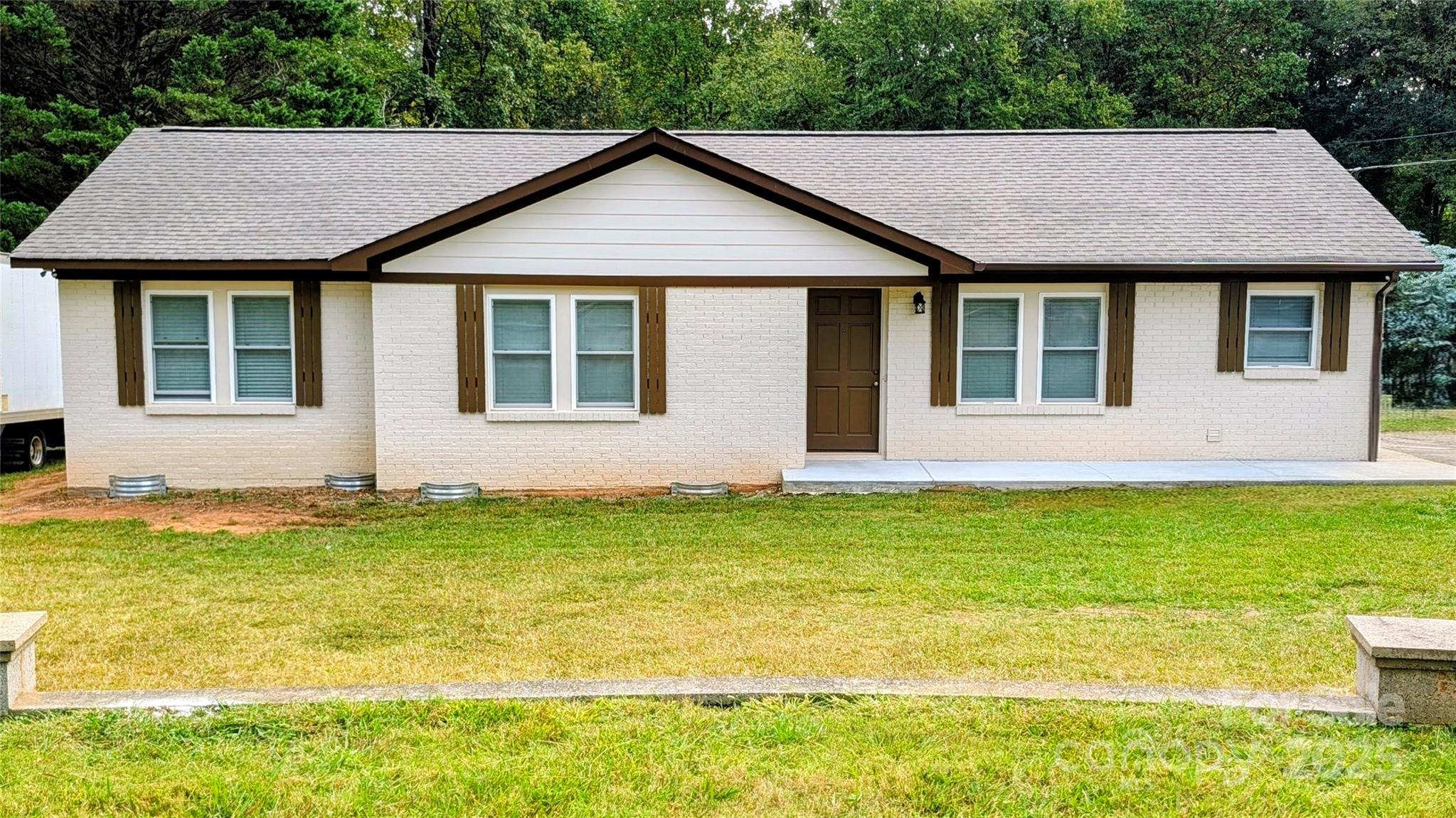 3220 Jonesberry Road Matthews, NC 28105 - Photo 10 of 27 a view of a house with pool and a outdoor space
