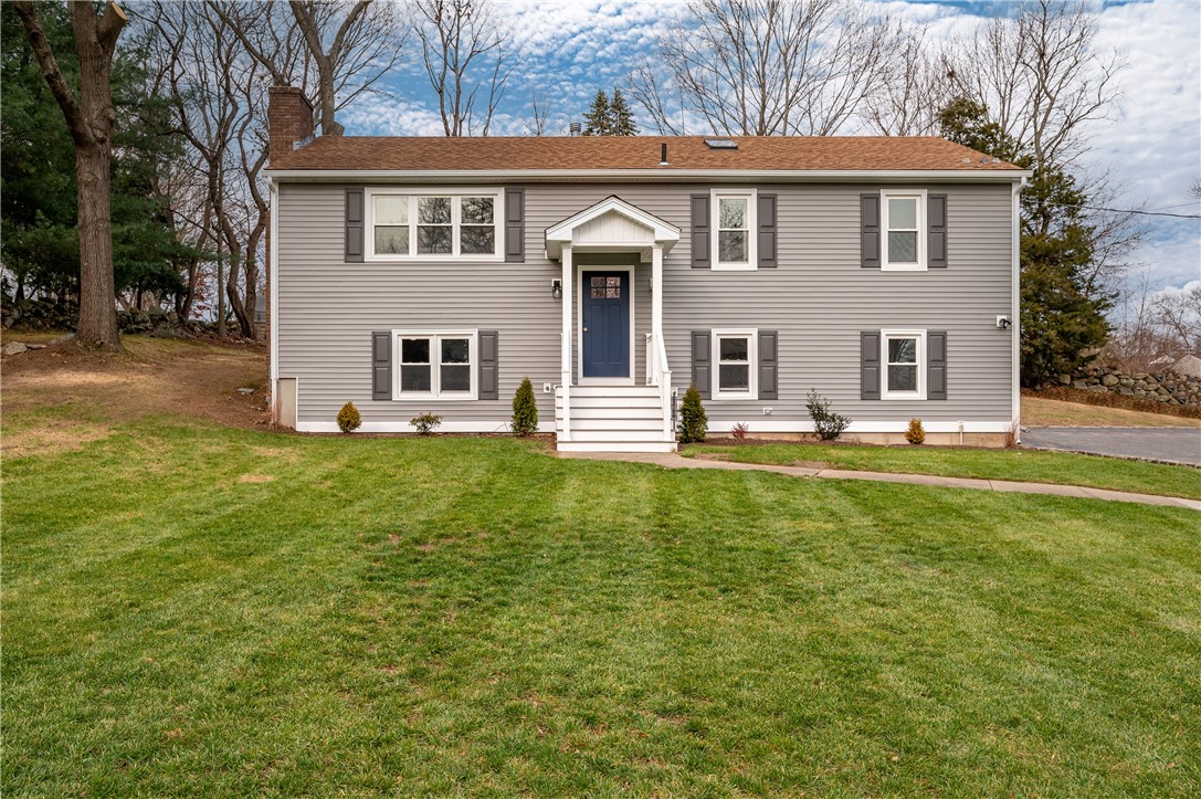 17 Raymond Street Lincoln, RI 02865 - Photo 1 of 31