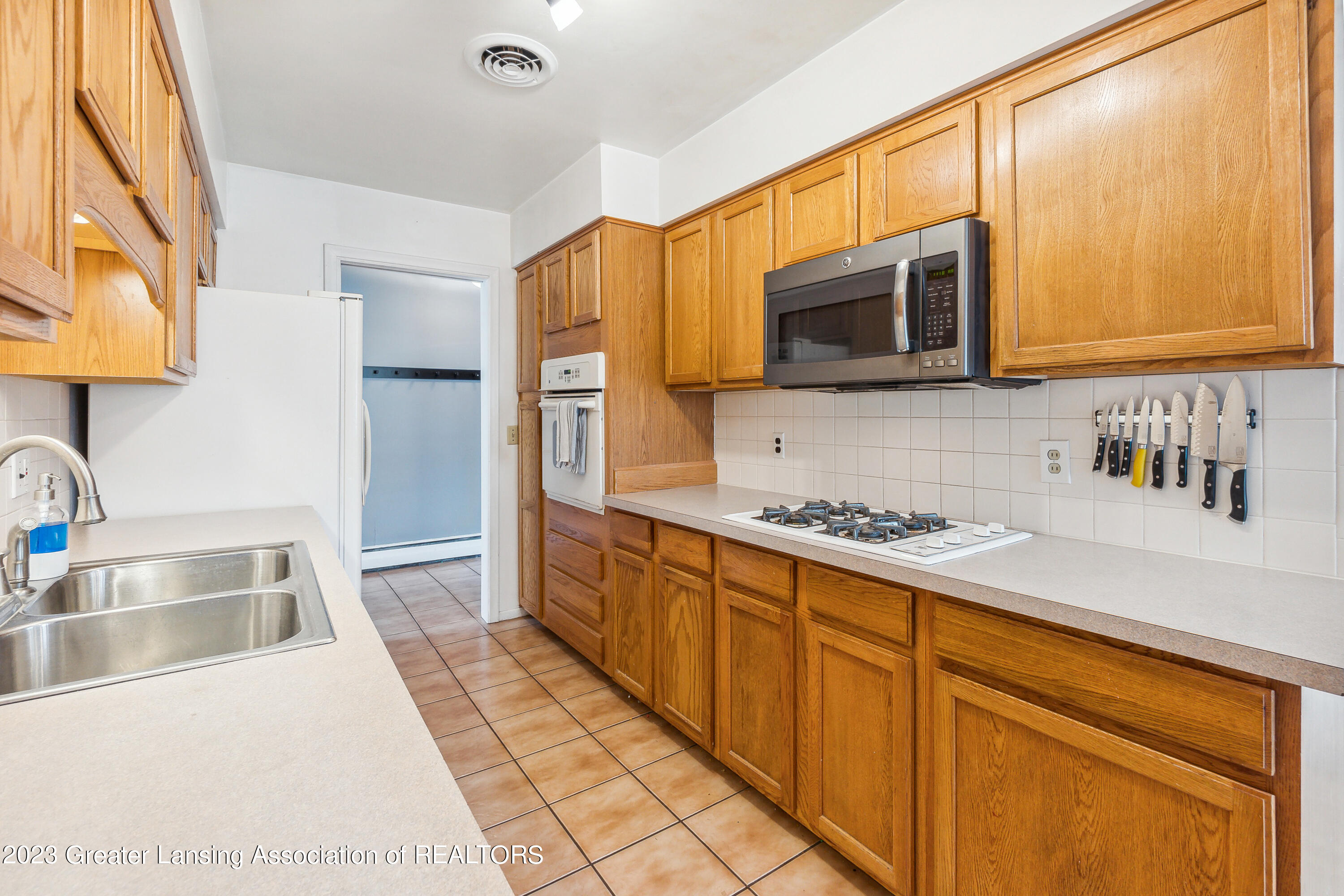 962 Delridge Road East Lansing, MI 48823 - Photo 8 of 51 14-962-Delridge-Rd-East-Lansing-MI-48823