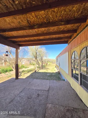 a view of an outdoor space