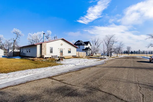 $184,900 | 605 Ingalls Avenue, Hope, ND 58046