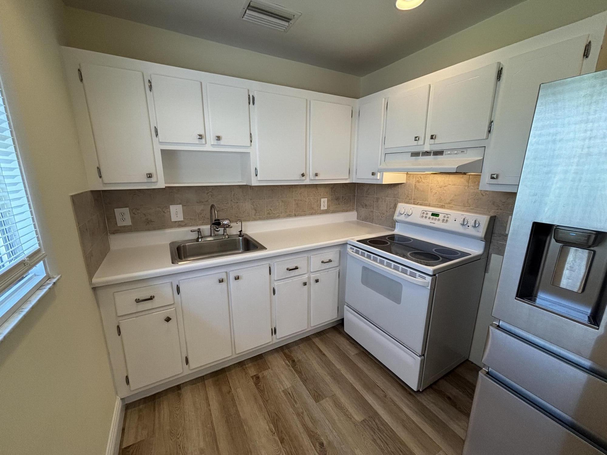 652 Flanders North Delray Beach, FL 33484 - Photo 3 of 35 IMG_3368