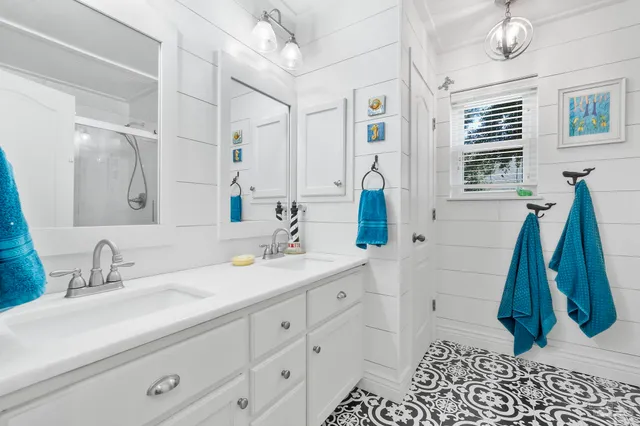 $725,000 | 5505 Navaho Drive, Pensacola, FL 32507