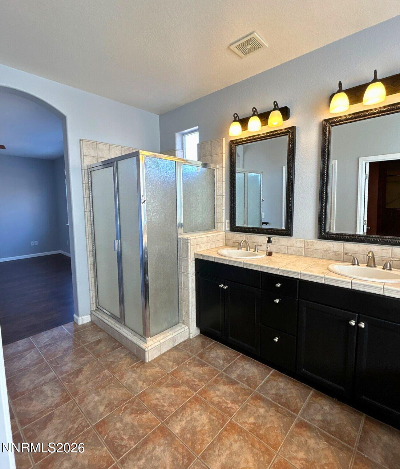 1783 Back Country Road Reno, NV 89521 - Photo 18 of 28 a spacious bathroom with double vanity and a mirror