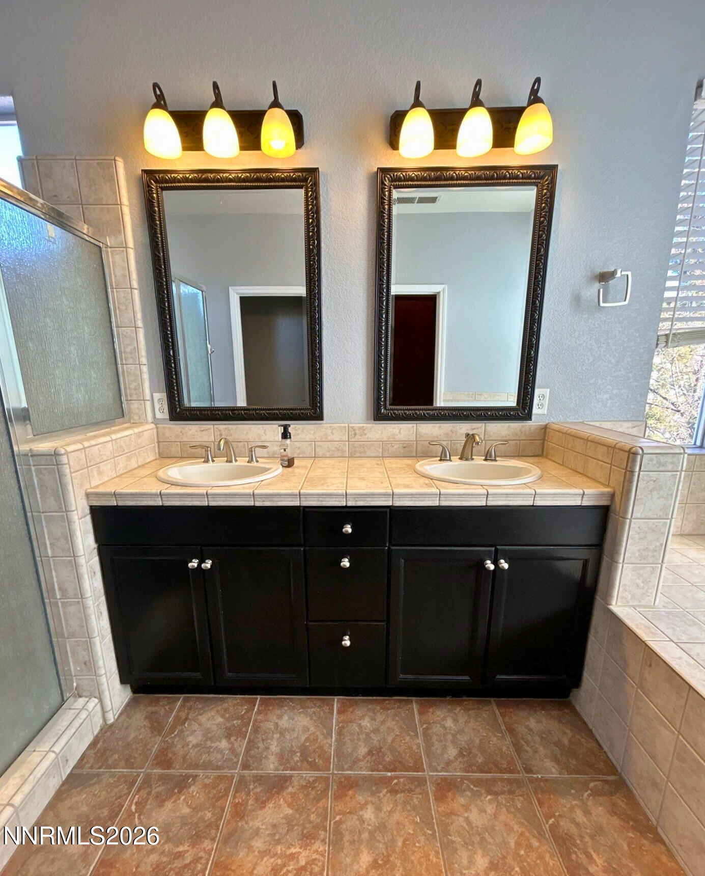 1783 Back Country Road Reno, NV 89521 - Photo 19 of 28 a bathroom with a double vanity sink and a mirror