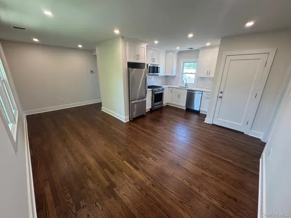 $3,800 | 482 Fourth Avenue, Unit 2, Pelham, NY 10803