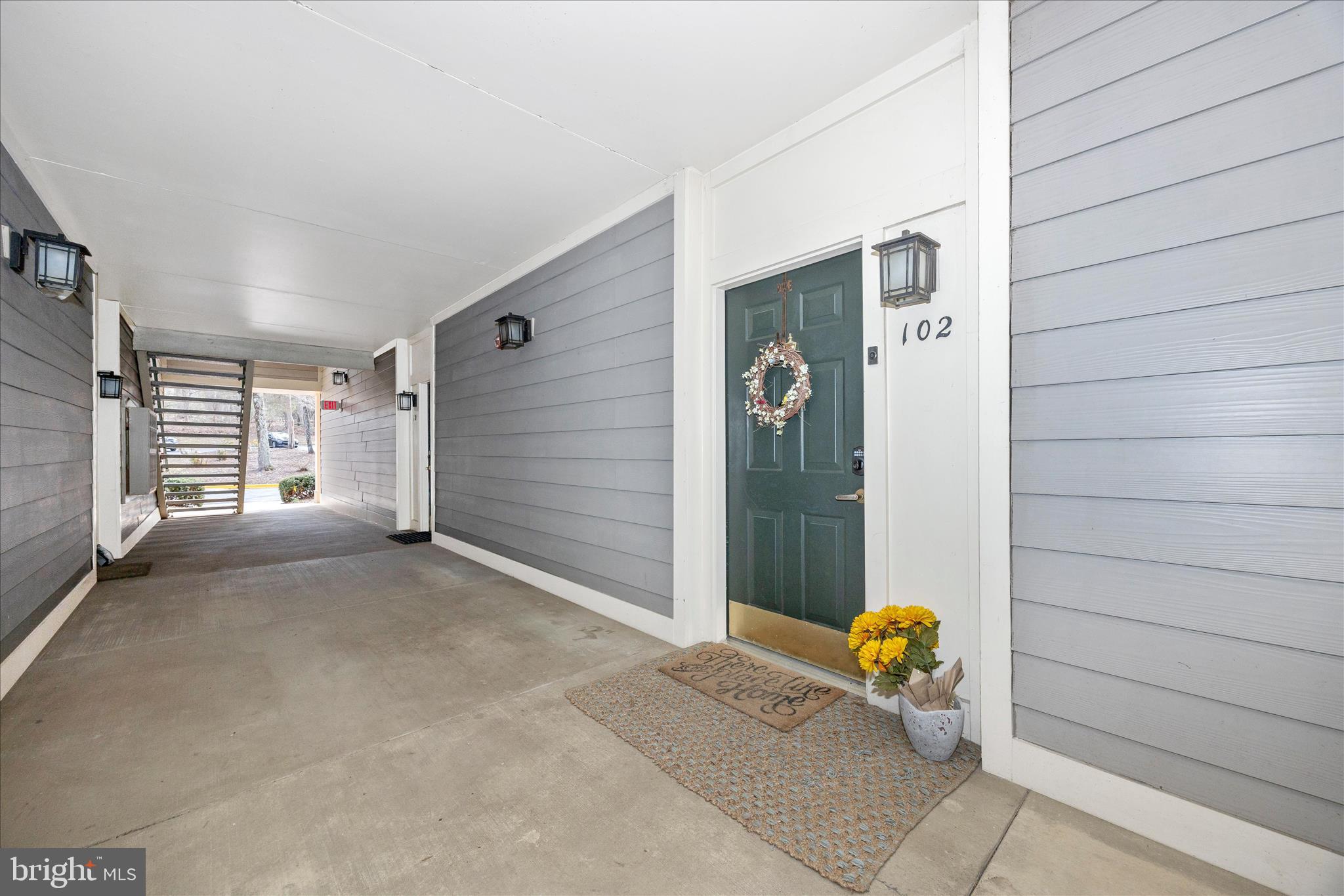 125 Timberbrook Lane, Unit 102 Gaithersburg, MD 20878 - Photo 3 of 38