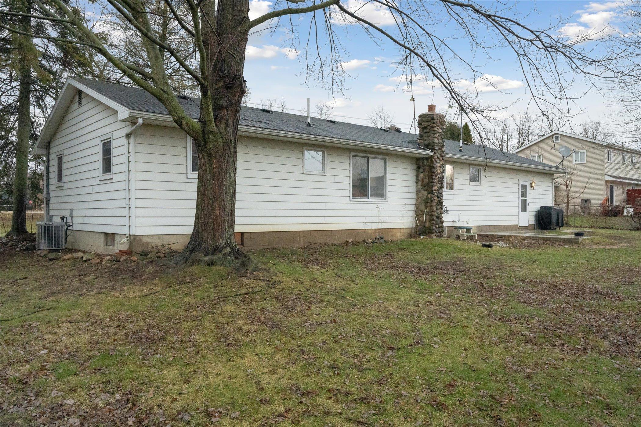 8409 West Rolston Road Linden, MI 48451 - Photo 23 of 29 50101286-22.JPG