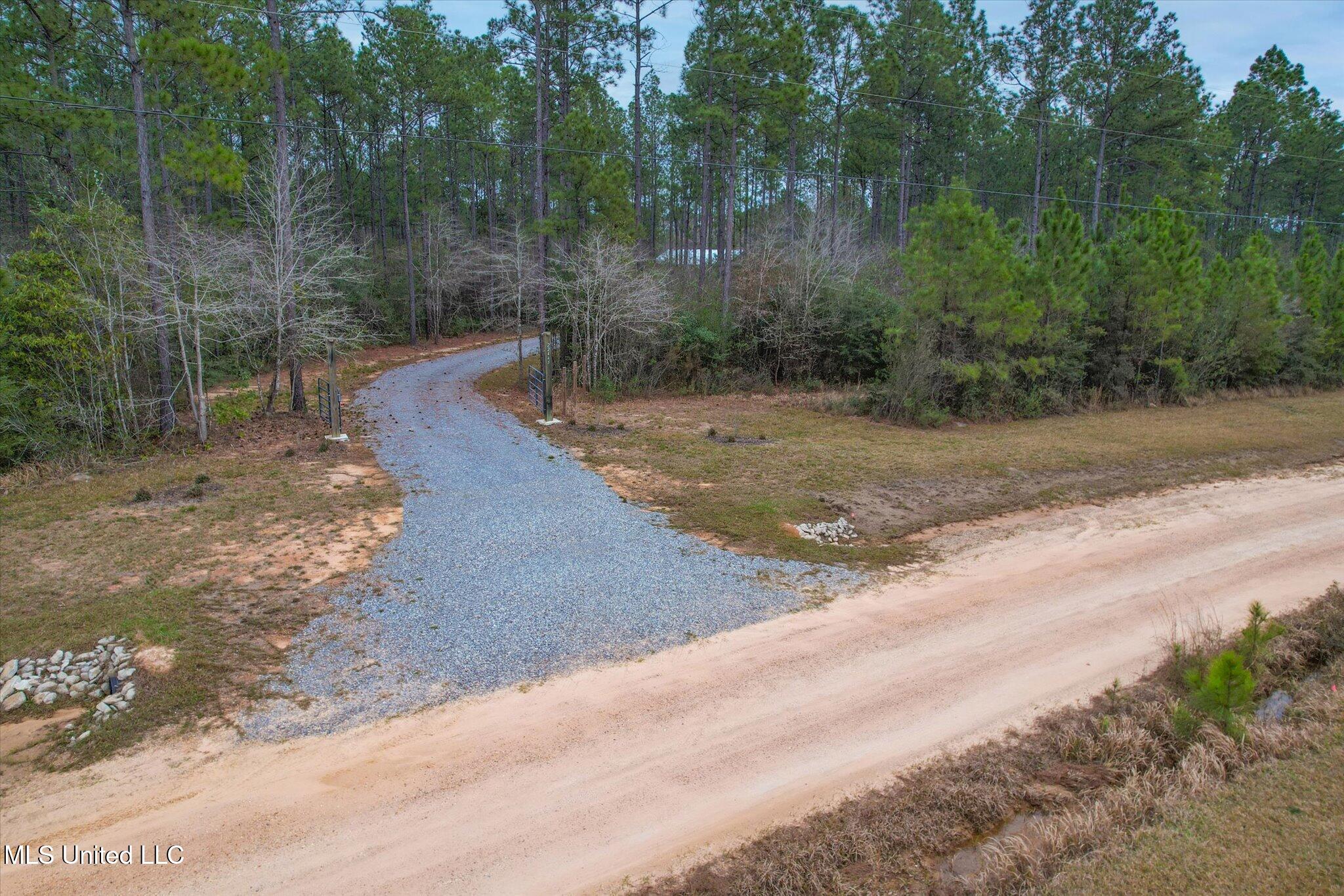 22445 Road 374 Kiln, MS 39556 - Photo 18 of 28 16-Driveway