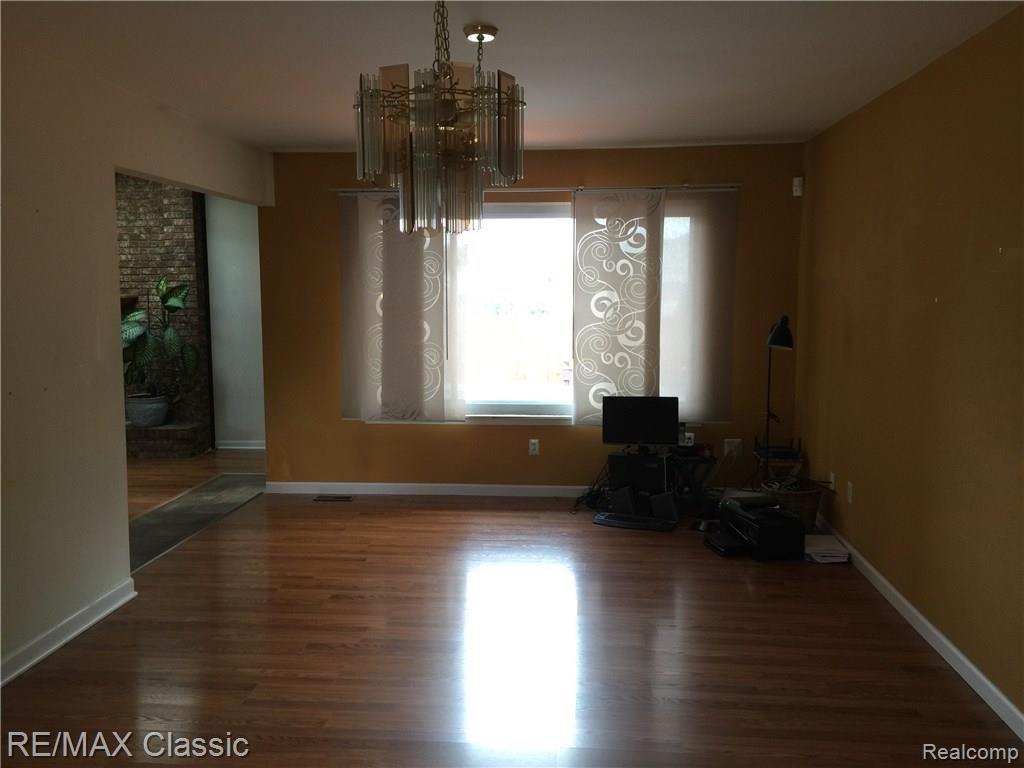 6650 Edgewood Road Canton, MI 48187 - Photo 5 of 61 5.jpg