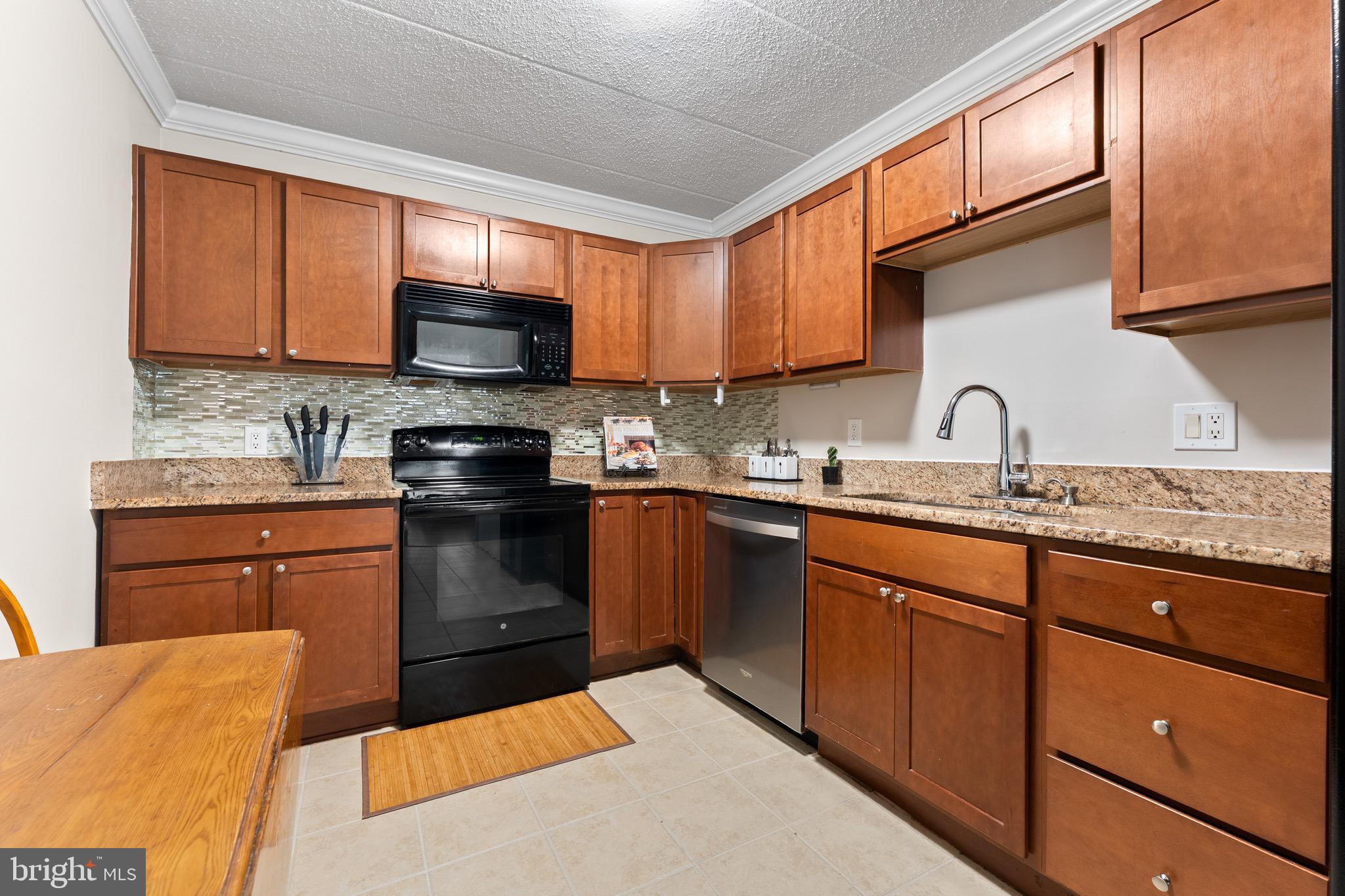 11617 Windbluff Court, Unit 9B Reston, VA 20191 - Photo 19 of 46 Kitchen with granite countertops