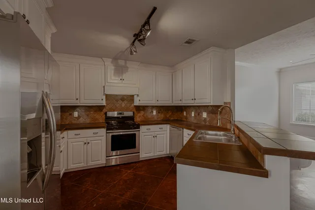 $2,150 | 137 Harvey Circle, Canton, MS 39046