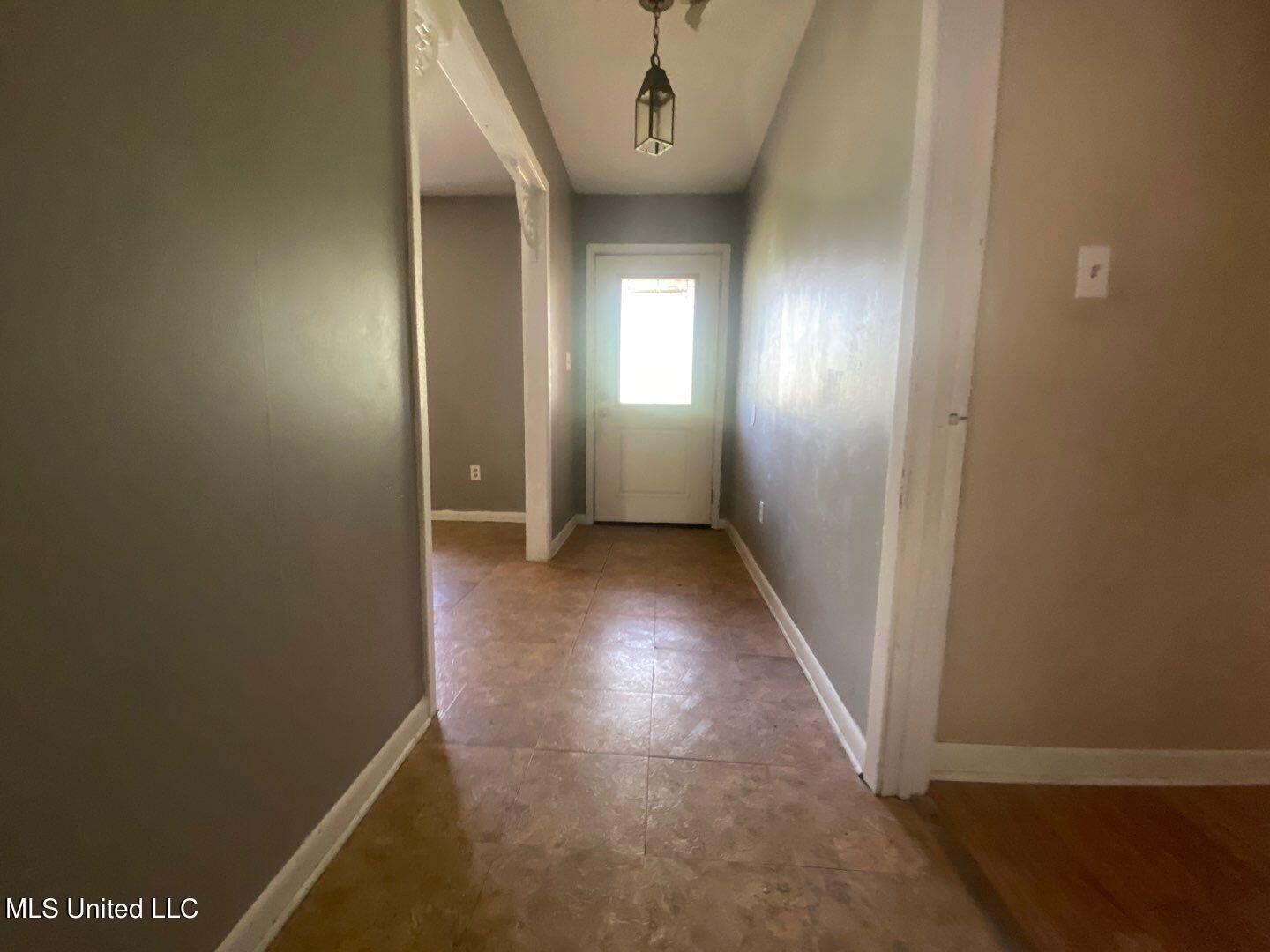 6529 Bounds Road Meridian, MS 39307 - Photo 5 of 30 214-Mar 30 2024 02_21pm-d3bF