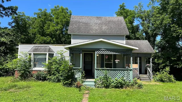 $70,000 | 812 South Mine La Motte Avenue, Fredericktown, MO 63645