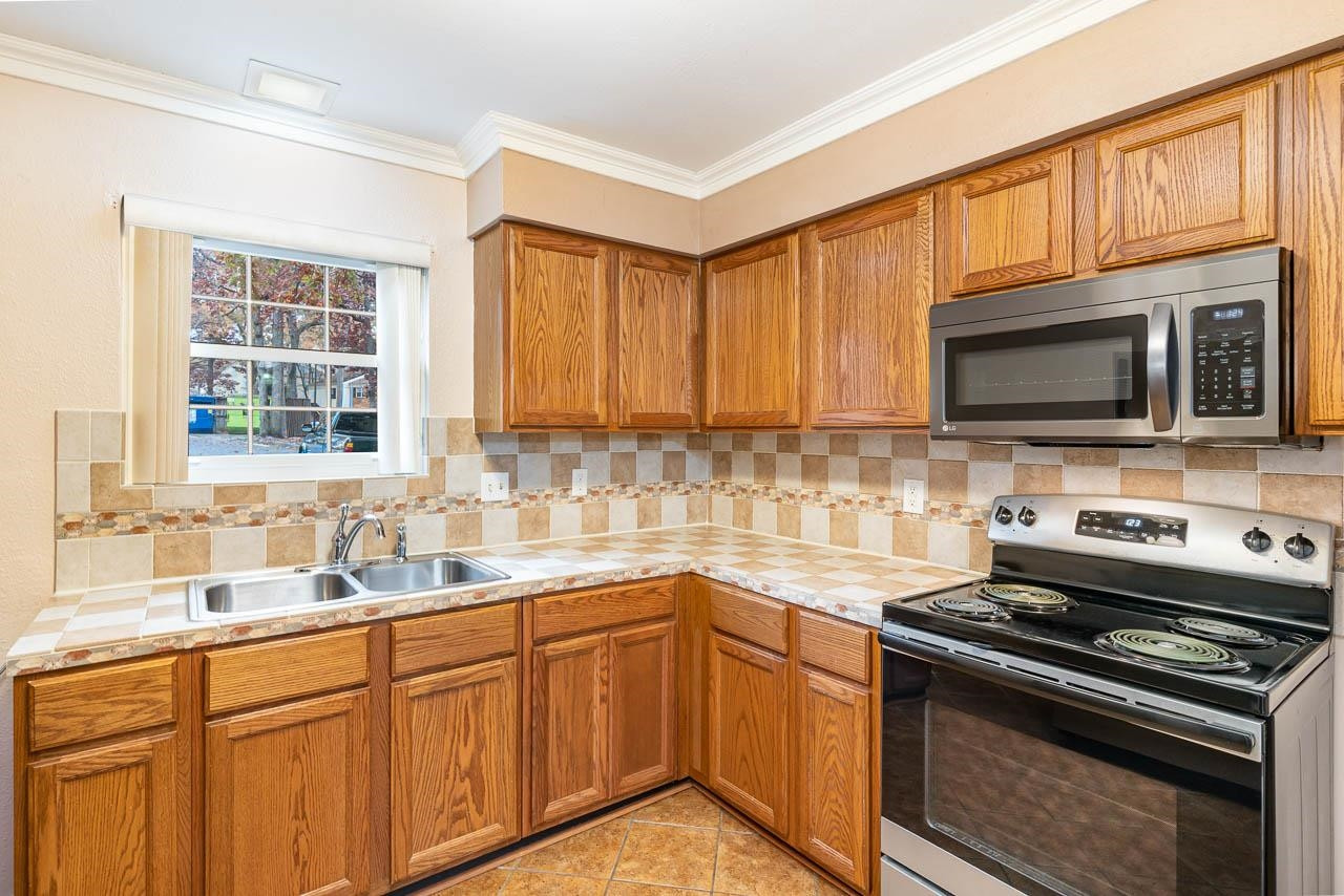 6553 New Market Way, Unit 6553 Raleigh, NC 27615 - Photo 16 of 27 Kitchen