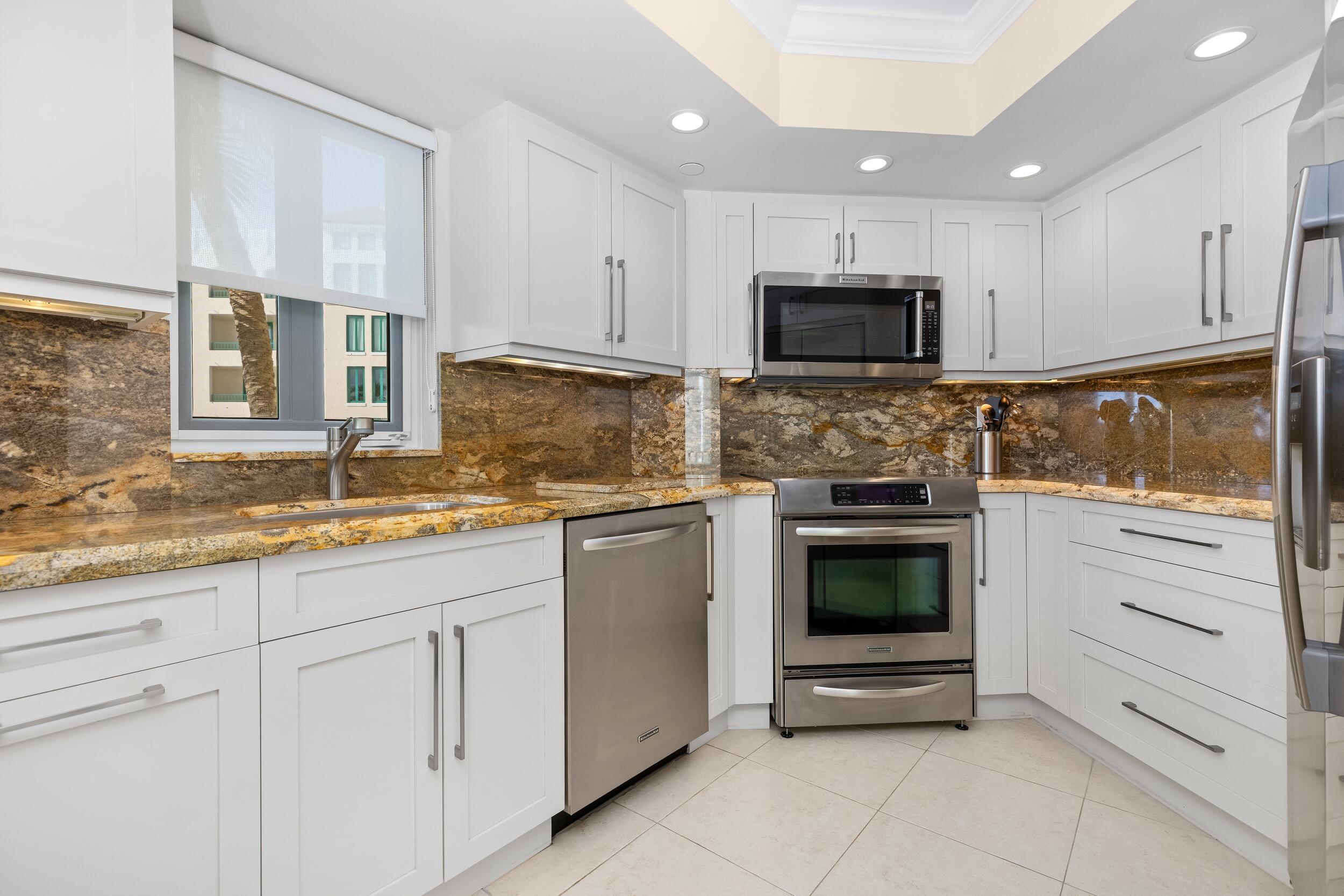 100 Southeast 5th Avenue, Unit 207 Boca Raton, FL 33432 - Photo 15 of 46 Kitchen