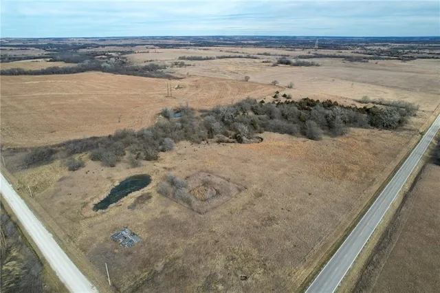 $599,500 | 13013 Bradford Road, Harveyville, KS 66431