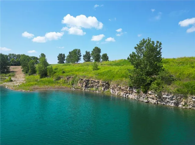 $750,000 | 6 Block Road, Paola, KS 66071