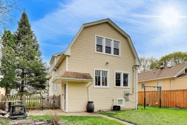 $449,900 | 7006 West Jarvis Avenue, Niles, IL 60714