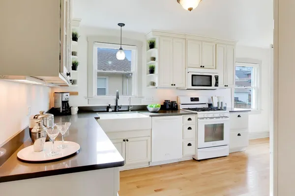 $449,900 | 7006 West Jarvis Avenue, Niles, IL 60714