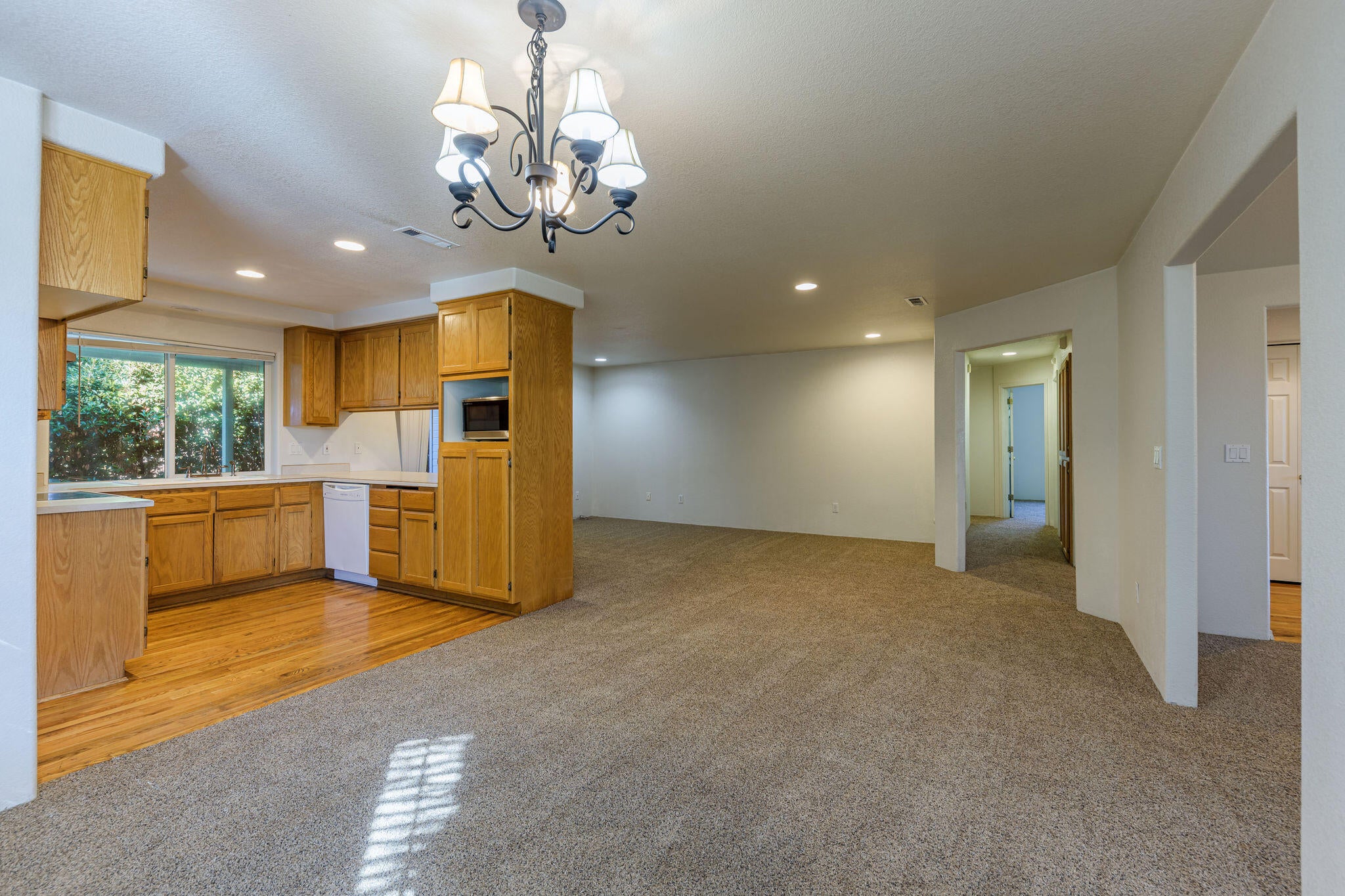 932 Rimrock Circle Medford, OR 97504 - Photo 13 of 43 View of space from eating area - entry to front room on the immediate right.