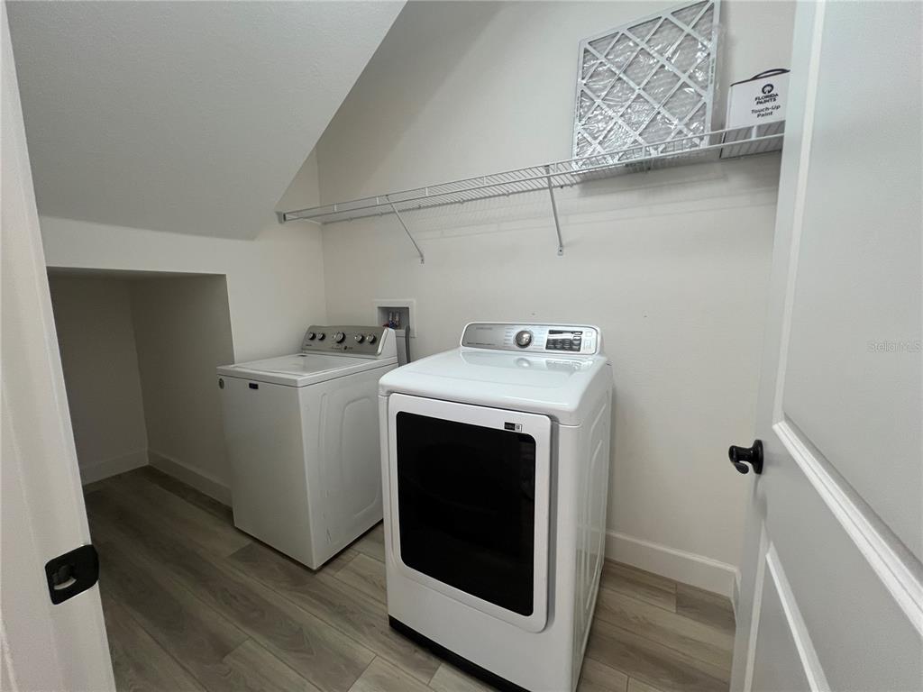 931 Signet Drive Apollo Beach, FL 33572 - Photo 8 of 22 a utility room with dryer and washer
