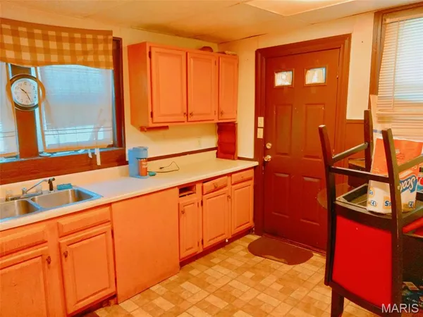 $47,500 | 710 Post Place, East St. Louis, IL 62205