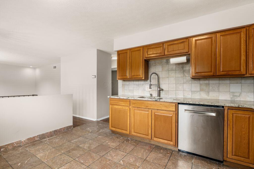 6336 Karl Road Columbus, OH 43229 - Photo 13 of 37 Kitchen
