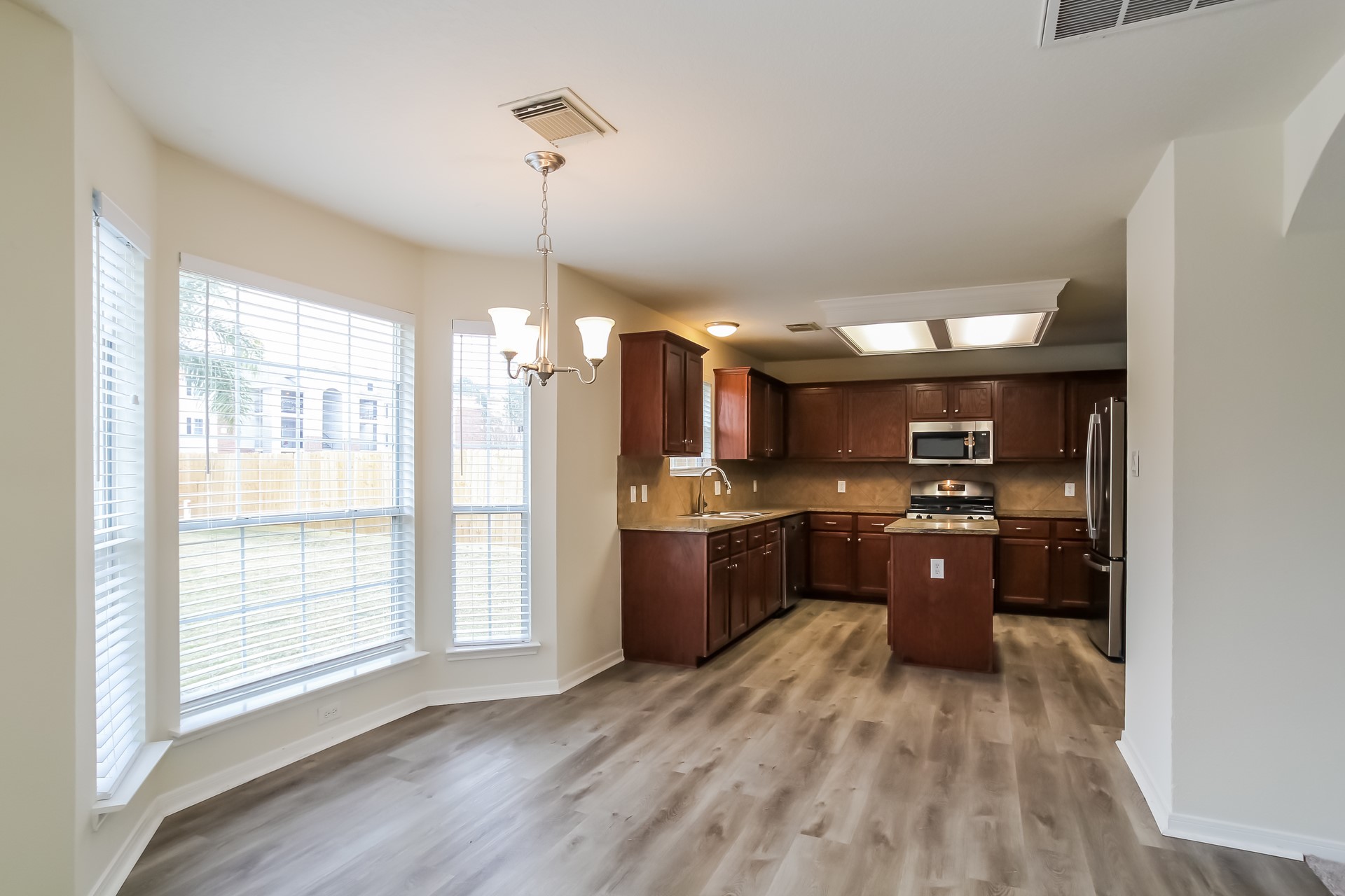 519 Holly Crest Drive Spring, TX 77386 - Photo 8 of 17