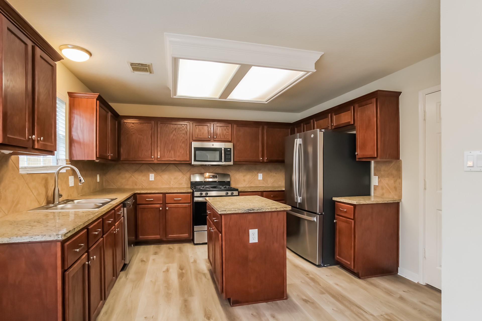 519 Holly Crest Drive Spring, TX 77386 - Photo 9 of 17