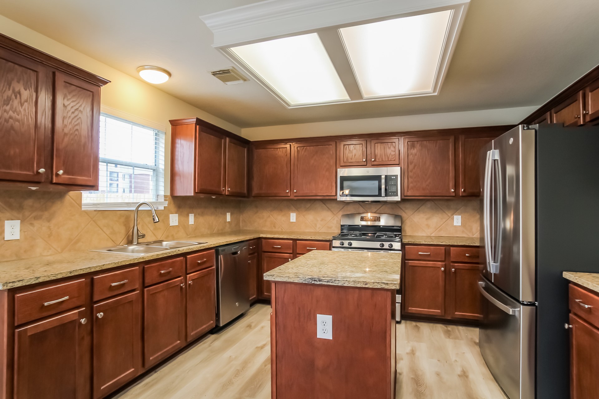 519 Holly Crest Drive Spring, TX 77386 - Photo 10 of 17