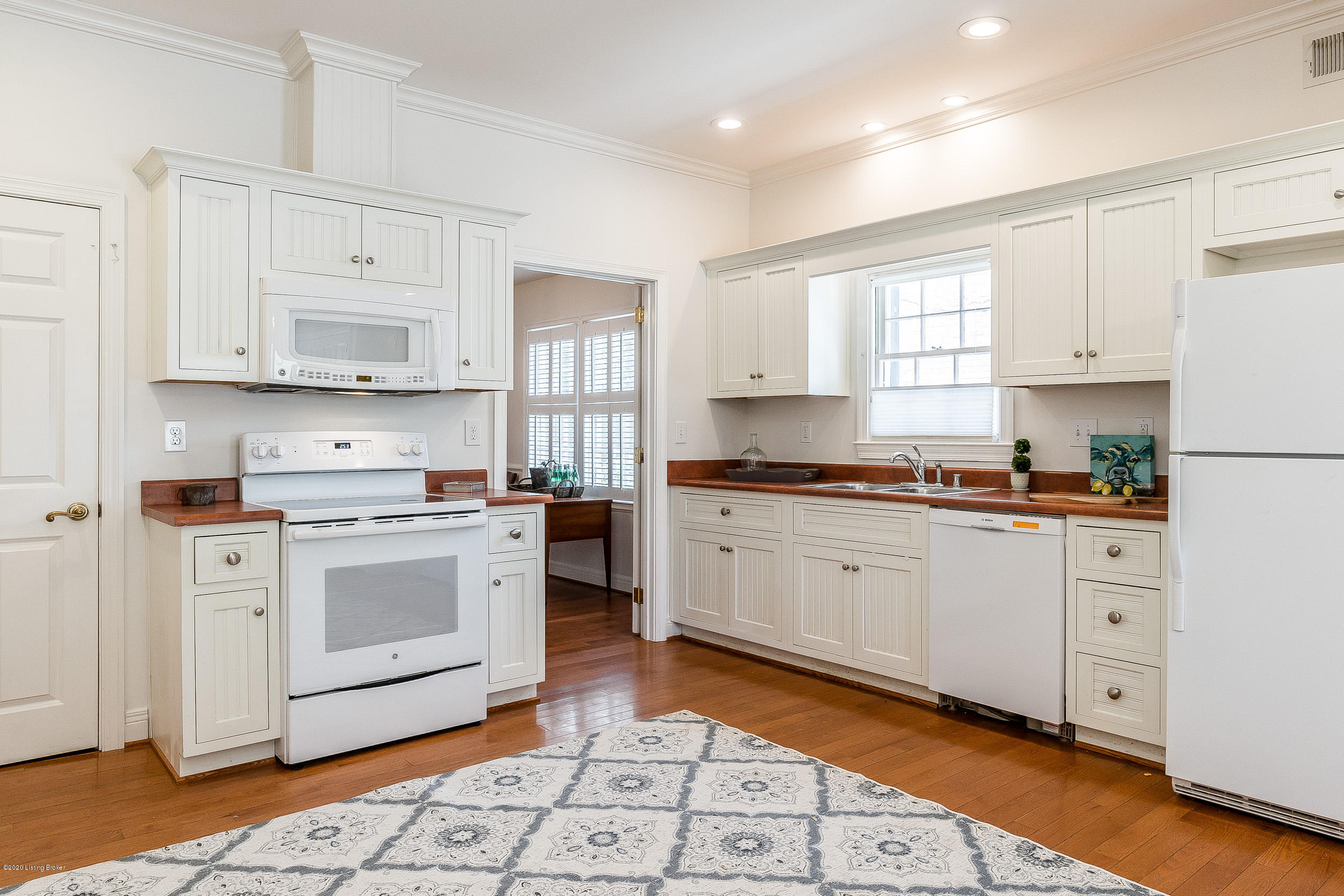367 Ridgeway Avenue Louisville, KY 40207 - Photo 11 of 47 9 foot ceilings in the entire addition including the eat in kitchen.