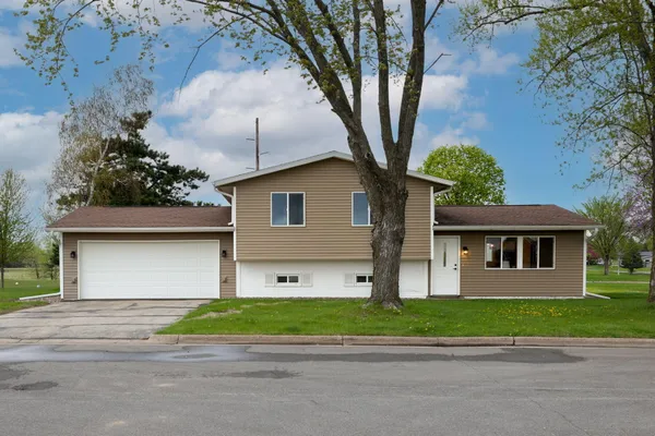 $350,000 | 1736 Viking Avenue, Holmen, WI 54636