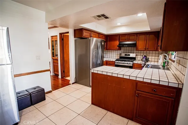 $900,000 | 5327 Wilkinson Avenue, Unit 6, Valley Village, CA 91607