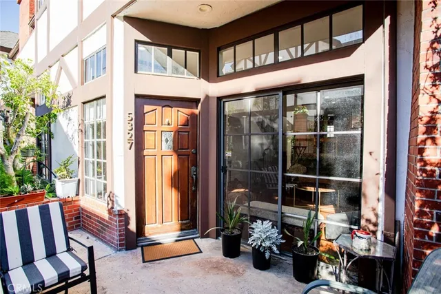 $900,000 | 5327 Wilkinson Avenue, Unit 6, Valley Village, CA 91607